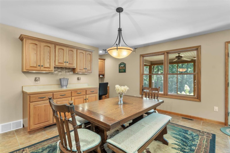 304 Timberlake Lane, Cape Girardeau, Missouri 63701, 5 Bedrooms Bedrooms, 13 Rooms Rooms,3 BathroomsBathrooms,Residential,For Sale,Timberlake,MAR24049670