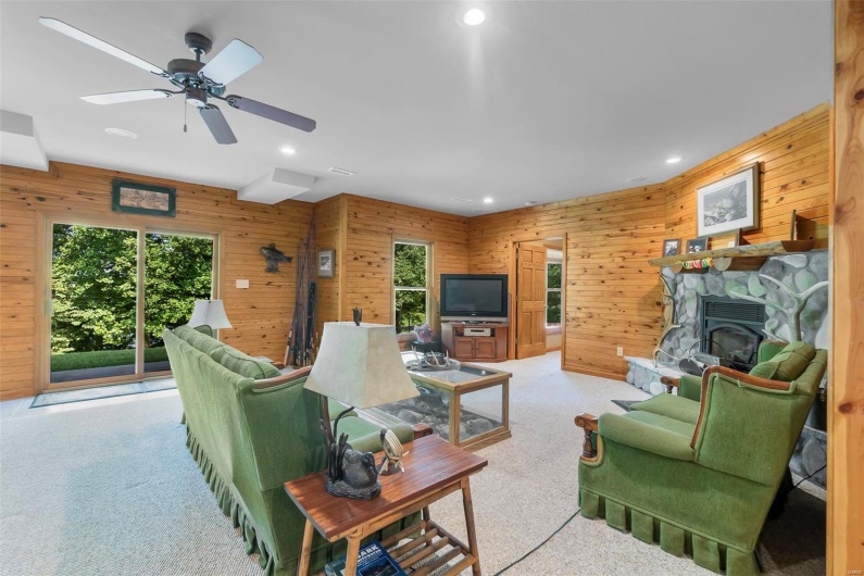304 Timberlake Lane, Cape Girardeau, Missouri 63701, 5 Bedrooms Bedrooms, 13 Rooms Rooms,3 BathroomsBathrooms,Residential,For Sale,Timberlake,MAR24049670