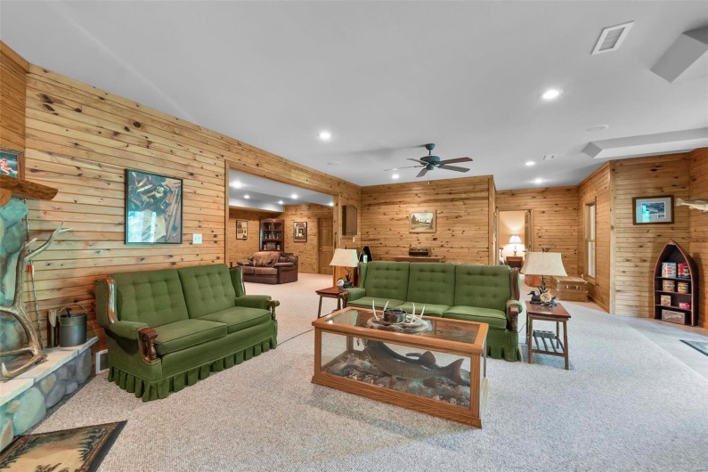 304 Timberlake Lane, Cape Girardeau, Missouri 63701, 5 Bedrooms Bedrooms, 13 Rooms Rooms,3 BathroomsBathrooms,Residential,For Sale,Timberlake,MAR24049670