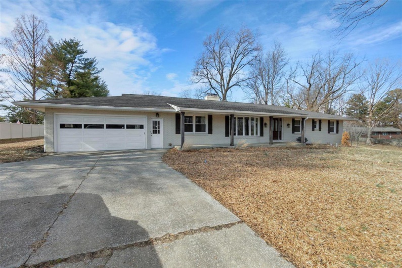 1331 Cape Rock Drive, Cape Girardeau, Missouri 63701, 3 Bedrooms Bedrooms, 6 Rooms Rooms,3 BathroomsBathrooms,Residential,For Sale,Cape Rock,MAR24033410