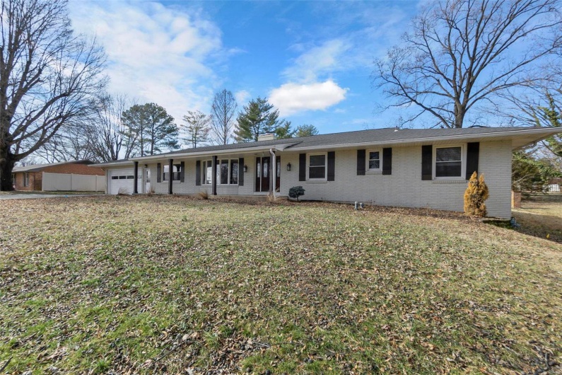 1331 Cape Rock Drive, Cape Girardeau, Missouri 63701, 3 Bedrooms Bedrooms, 6 Rooms Rooms,3 BathroomsBathrooms,Residential,For Sale,Cape Rock,MAR24033410