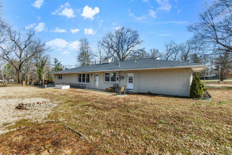 1331 Cape Rock Drive, Cape Girardeau, Missouri 63701, 3 Bedrooms Bedrooms, 6 Rooms Rooms,3 BathroomsBathrooms,Residential,For Sale,Cape Rock,MAR24033410