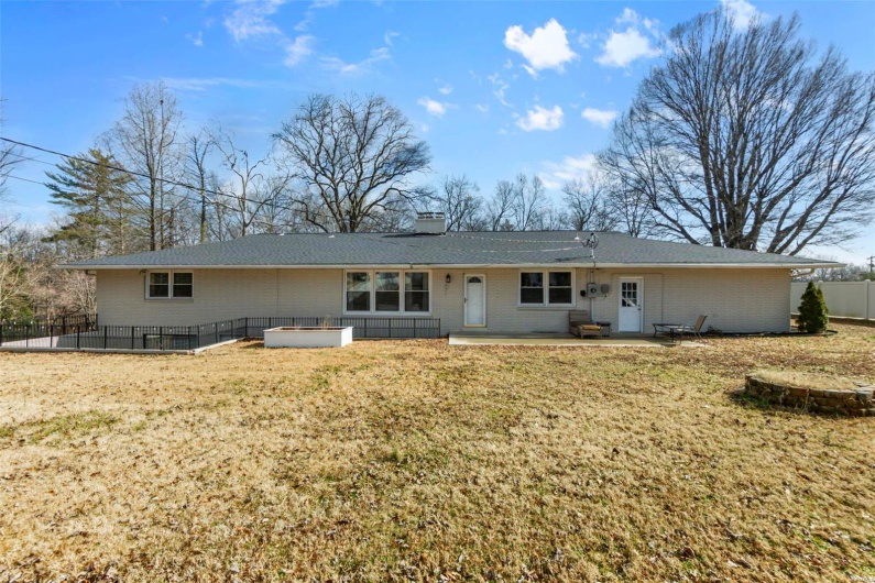 1331 Cape Rock Drive, Cape Girardeau, Missouri 63701, 3 Bedrooms Bedrooms, 6 Rooms Rooms,3 BathroomsBathrooms,Residential,For Sale,Cape Rock,MAR24033410