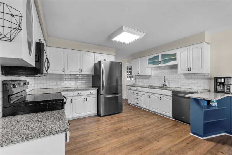 1331 Cape Rock Drive, Cape Girardeau, Missouri 63701, 3 Bedrooms Bedrooms, 6 Rooms Rooms,3 BathroomsBathrooms,Residential,For Sale,Cape Rock,MAR24033410