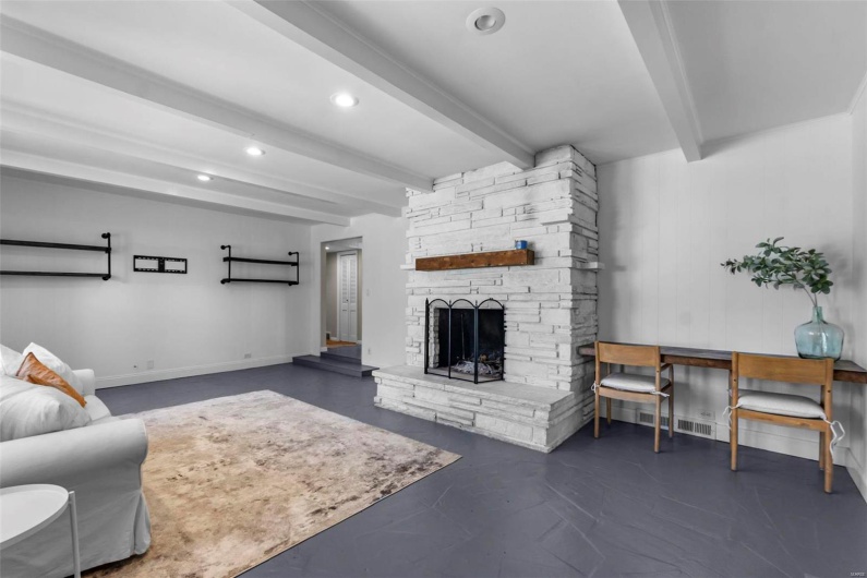 1331 Cape Rock Drive, Cape Girardeau, Missouri 63701, 3 Bedrooms Bedrooms, 6 Rooms Rooms,3 BathroomsBathrooms,Residential,For Sale,Cape Rock,MAR24033410