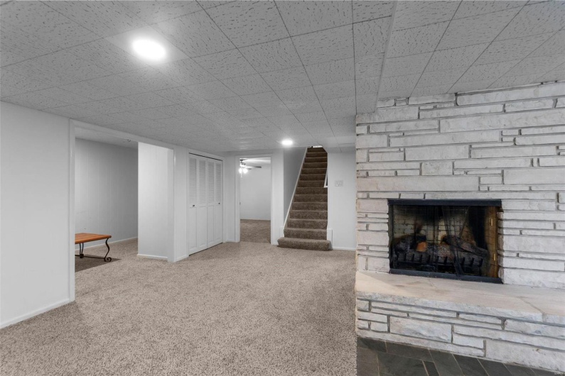 1331 Cape Rock Drive, Cape Girardeau, Missouri 63701, 3 Bedrooms Bedrooms, 6 Rooms Rooms,3 BathroomsBathrooms,Residential,For Sale,Cape Rock,MAR24033410