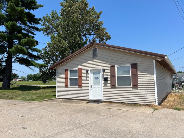 700 Kingshighway Street, Perryville, Missouri 63775, ,Commercial Sale,For Sale,Kingshighway,MAR24049770