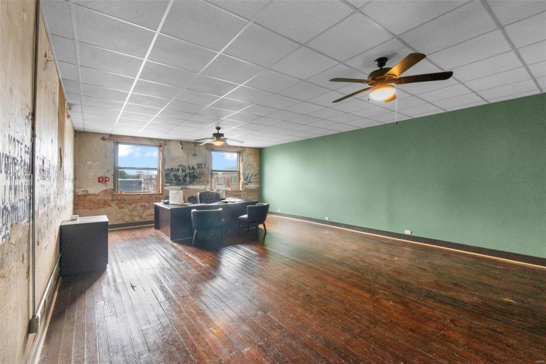100 N Courthouse Square, Kennett, Missouri 63857, ,Commercial Sale,For Sale,N Courthouse Square,MAR24050342