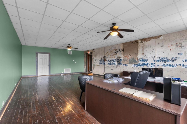 100 N Courthouse Square, Kennett, Missouri 63857, ,Commercial Sale,For Sale,N Courthouse Square,MAR24050342
