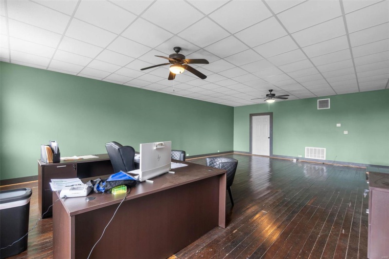 100 N Courthouse Square, Kennett, Missouri 63857, ,Commercial Sale,For Sale,N Courthouse Square,MAR24050342