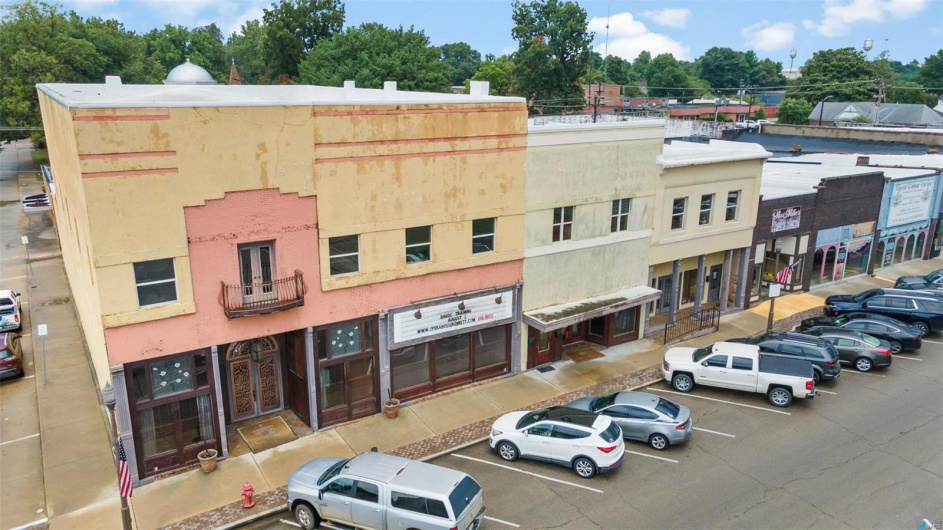 100 N Courthouse Square, Kennett, Missouri 63857, ,Commercial Sale,For Sale,N Courthouse Square,MAR24050342
