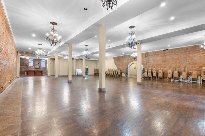 100 N Courthouse Square, Kennett, Missouri 63857, ,Commercial Sale,For Sale,N Courthouse Square,MAR24050342