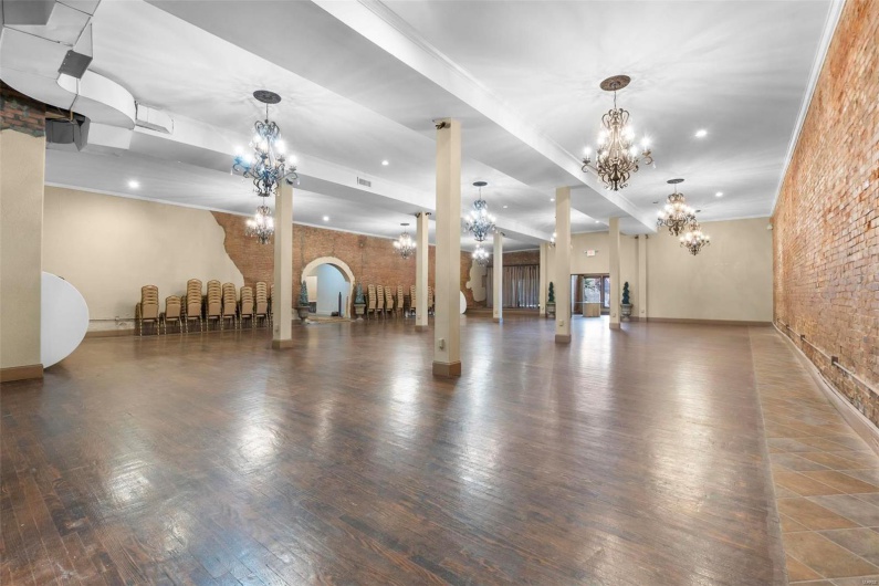 100 N Courthouse Square, Kennett, Missouri 63857, ,Commercial Sale,For Sale,N Courthouse Square,MAR24050342