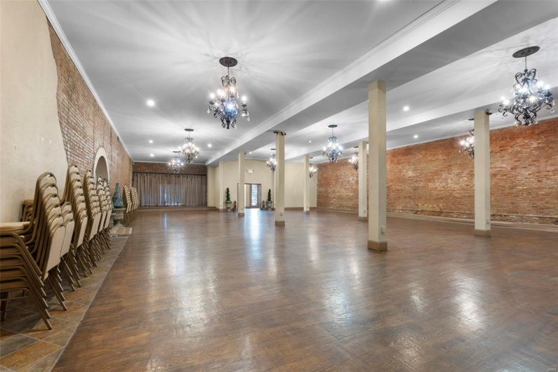 100 N Courthouse Square, Kennett, Missouri 63857, ,Commercial Sale,For Sale,N Courthouse Square,MAR24050342