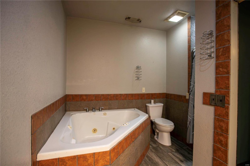 17800 County Road 527, Bloomfield, Missouri 63825, 2 Bedrooms Bedrooms, 10 Rooms Rooms,3 BathroomsBathrooms,Residential,For Sale,County Road 527,MAR24050032