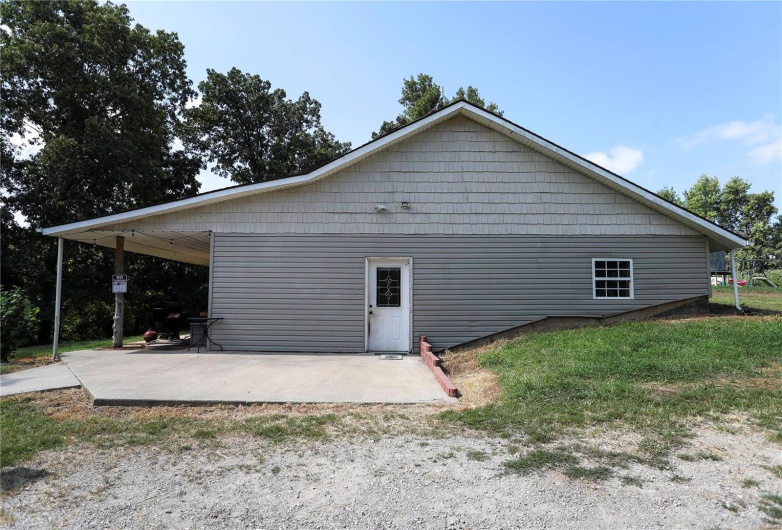 17800 County Road 527, Bloomfield, Missouri 63825, 2 Bedrooms Bedrooms, 10 Rooms Rooms,3 BathroomsBathrooms,Residential,For Sale,County Road 527,MAR24050032