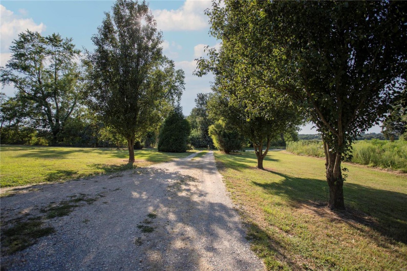17800 County Road 527, Bloomfield, Missouri 63825, 2 Bedrooms Bedrooms, 10 Rooms Rooms,3 BathroomsBathrooms,Residential,For Sale,County Road 527,MAR24050032