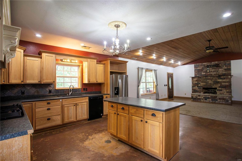 17800 County Road 527, Bloomfield, Missouri 63825, 2 Bedrooms Bedrooms, 10 Rooms Rooms,3 BathroomsBathrooms,Residential,For Sale,County Road 527,MAR24050032