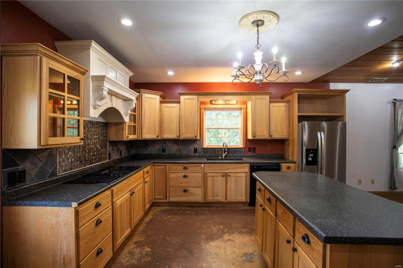 17800 County Road 527, Bloomfield, Missouri 63825, 2 Bedrooms Bedrooms, 10 Rooms Rooms,3 BathroomsBathrooms,Residential,For Sale,County Road 527,MAR24050032