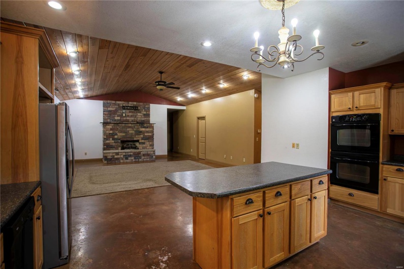 17800 County Road 527, Bloomfield, Missouri 63825, 2 Bedrooms Bedrooms, 10 Rooms Rooms,3 BathroomsBathrooms,Residential,For Sale,County Road 527,MAR24050032