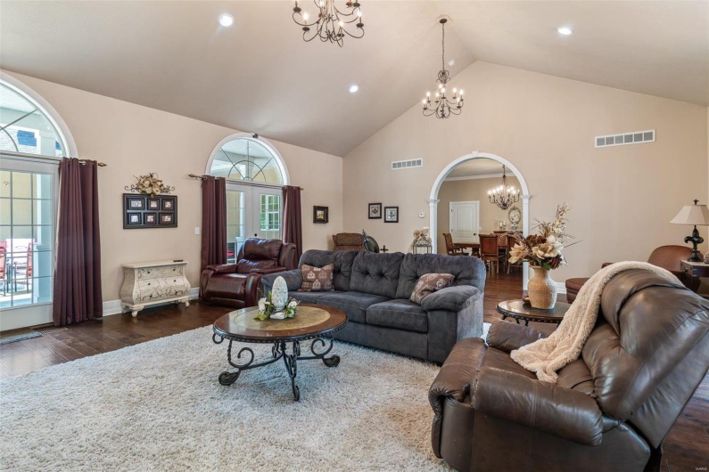 6889 Hwy F, Farmington, Missouri 63640, 3 Bedrooms Bedrooms, 8 Rooms Rooms,4 BathroomsBathrooms,Farm,For Sale,Hwy F,MAR24050593