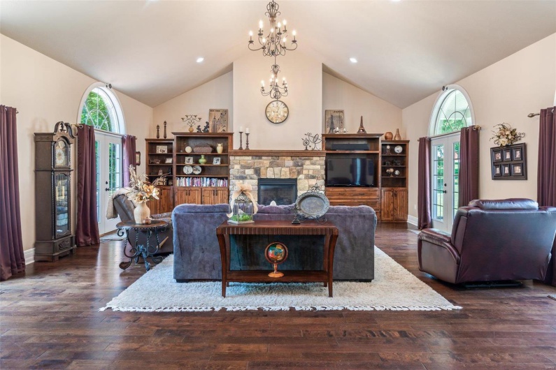6889 Hwy F, Farmington, Missouri 63640, 3 Bedrooms Bedrooms, 8 Rooms Rooms,4 BathroomsBathrooms,Farm,For Sale,Hwy F,MAR24050593