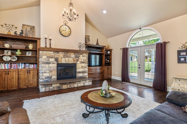 6889 Hwy F, Farmington, Missouri 63640, 3 Bedrooms Bedrooms, 8 Rooms Rooms,4 BathroomsBathrooms,Residential,For Sale,Hwy F,MAR24051300
