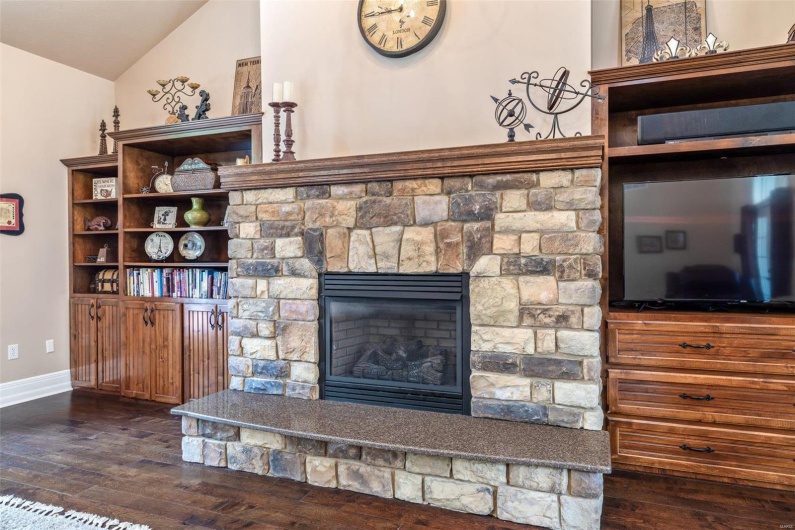 6889 Hwy F, Farmington, Missouri 63640, 3 Bedrooms Bedrooms, 8 Rooms Rooms,4 BathroomsBathrooms,Residential,For Sale,Hwy F,MAR24051300