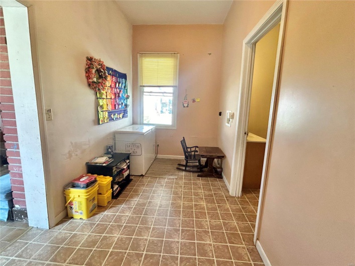 410 Main Street, Red Bud, Illinois 62278, 6 Bedrooms Bedrooms, 10 Rooms Rooms,2 BathroomsBathrooms,Residential,For Sale,Main,MAR24052431