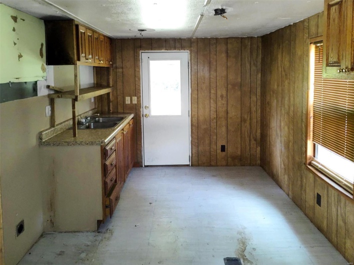 1385 Parkway Drive, Bismarck, Missouri 63624, 2 Bedrooms Bedrooms, 5 Rooms Rooms,1 BathroomBathrooms,Residential,For Sale,Parkway,MAR24053046