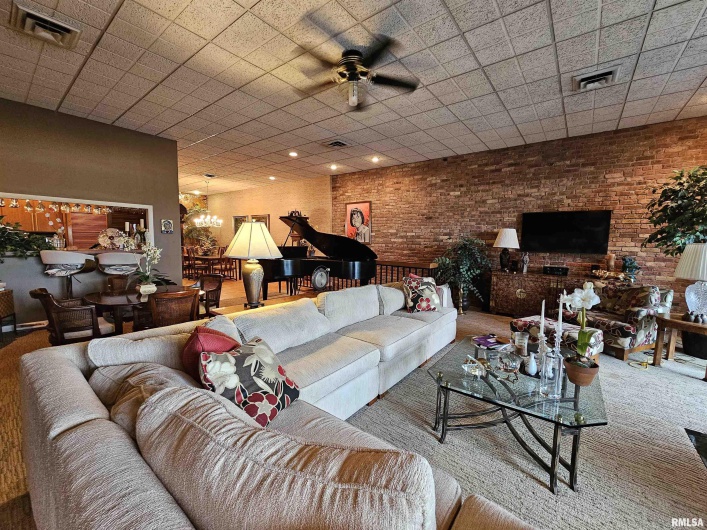 200 PARK Avenue, Herrin, Illinois 62948, 0 , 0 ,0,Commercial Sale,For Sale,PARK,0,RMAEB454858
