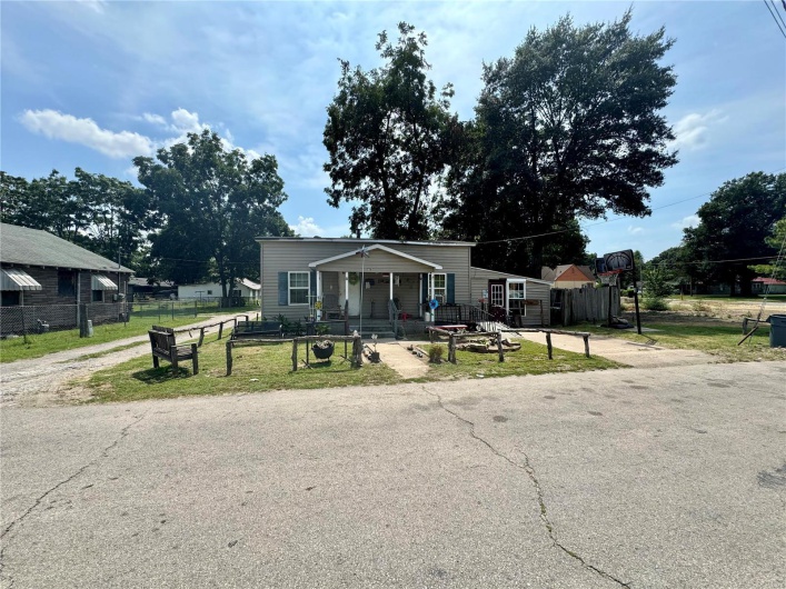 105 West Fifth, Kennett, Missouri 63857, 2 Bedrooms Bedrooms, 5 Rooms Rooms,1 BathroomBathrooms,Residential,For Sale,West Fifth,MAR24053826