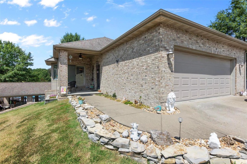 1207 County Road 649, Cape Girardeau, Missouri 63701, 4 Bedrooms Bedrooms, 9 Rooms Rooms,3 BathroomsBathrooms,Residential,For Sale,County Road 649,MAR24053005