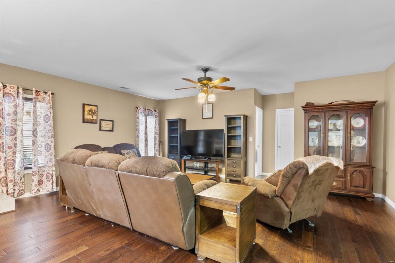 1207 County Road 649, Cape Girardeau, Missouri 63701, 4 Bedrooms Bedrooms, 9 Rooms Rooms,3 BathroomsBathrooms,Residential,For Sale,County Road 649,MAR24053005