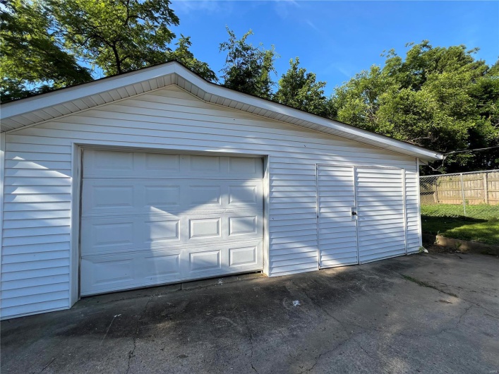 1106 West Harper, Poplar Bluff, Missouri 63901, 3 Bedrooms Bedrooms, 8 Rooms Rooms,1 BathroomBathrooms,Residential,For Sale,West Harper,MAR24037374