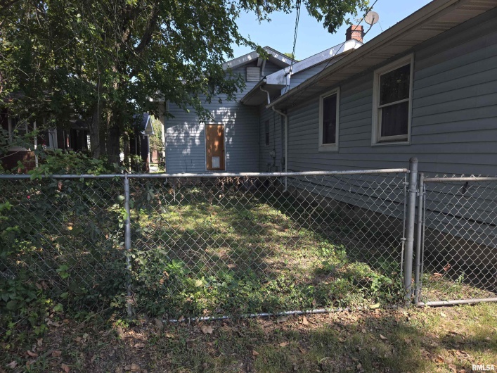2103 WALNUT Street, Murphysboro, Illinois 62966, 4 Bedrooms Bedrooms, 0 ,2 BathroomsBathrooms,Residential,For Sale,WALNUT,0,RMAEB454888