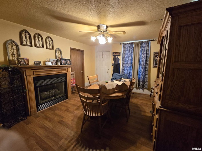 2103 WALNUT Street, Murphysboro, Illinois 62966, 4 Bedrooms Bedrooms, 0 ,2 BathroomsBathrooms,Residential,For Sale,WALNUT,0,RMAEB454888