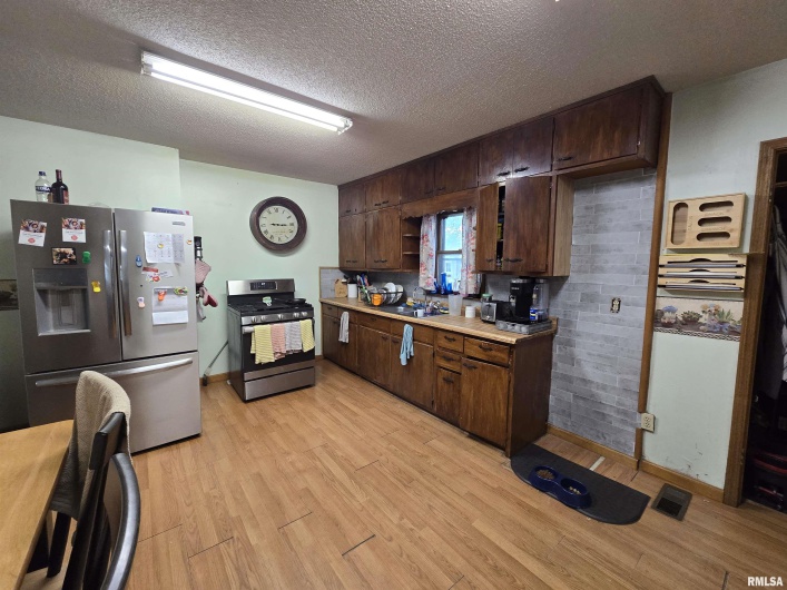 2103 WALNUT Street, Murphysboro, Illinois 62966, 4 Bedrooms Bedrooms, 0 ,2 BathroomsBathrooms,Residential,For Sale,WALNUT,0,RMAEB454888