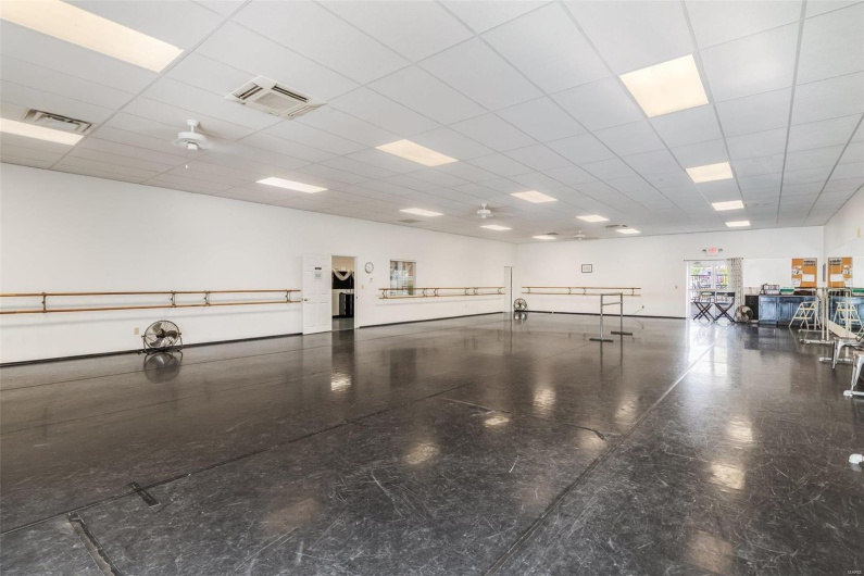 2 Columbia Street, Farmington, Missouri 63640, ,Commercial Sale,For Sale,Columbia,MAR24054258