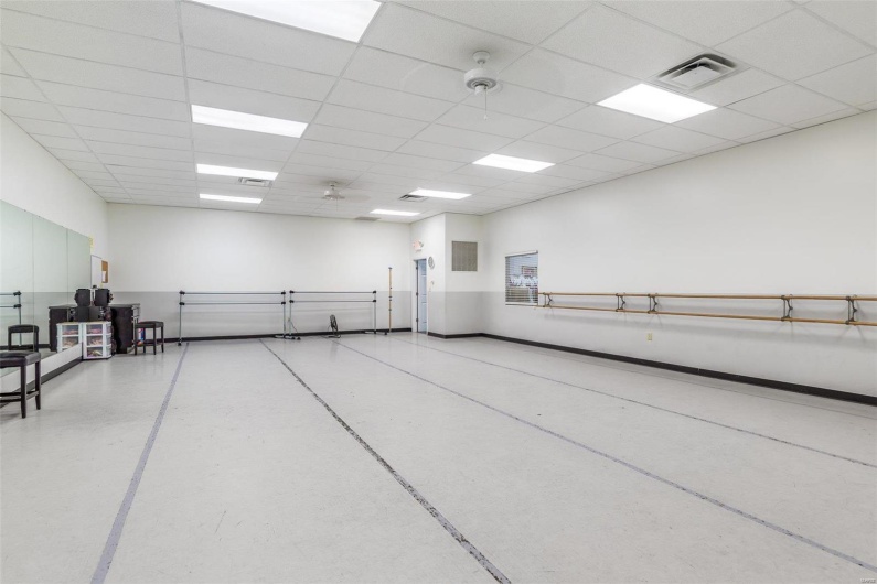 2 Columbia Street, Farmington, Missouri 63640, ,Commercial Sale,For Sale,Columbia,MAR24054258