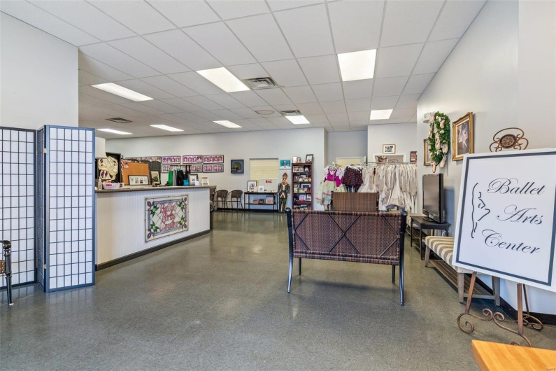 2 Columbia Street, Farmington, Missouri 63640, ,Commercial Sale,For Sale,Columbia,MAR24054258