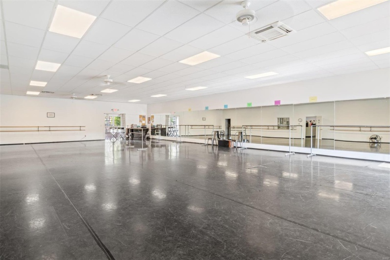 2 Columbia Street, Farmington, Missouri 63640, ,Commercial Sale,For Sale,Columbia,MAR24054258