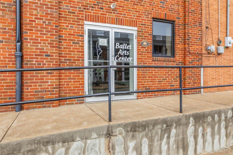 2 Columbia Street, Farmington, Missouri 63640, ,Commercial Sale,For Sale,Columbia,MAR24054258