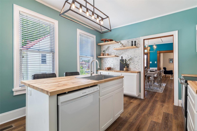 371 Jefferson Street, Ste Genevieve, Missouri 63670, 3 Bedrooms Bedrooms, 11 Rooms Rooms,2 BathroomsBathrooms,Residential,For Sale,Jefferson,MAR24052845