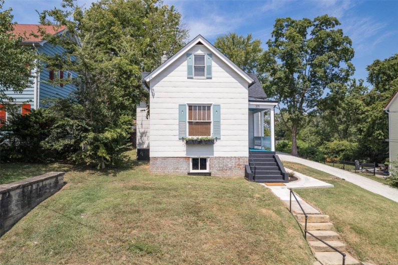 371 Jefferson Street, Ste Genevieve, Missouri 63670, 3 Bedrooms Bedrooms, 11 Rooms Rooms,2 BathroomsBathrooms,Residential,For Sale,Jefferson,MAR24052845