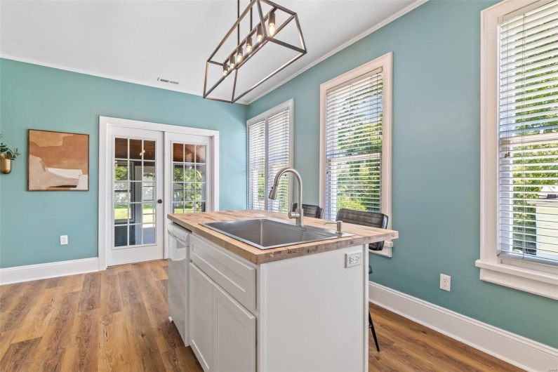 371 Jefferson Street, Ste Genevieve, Missouri 63670, 3 Bedrooms Bedrooms, 11 Rooms Rooms,2 BathroomsBathrooms,Residential,For Sale,Jefferson,MAR24052845