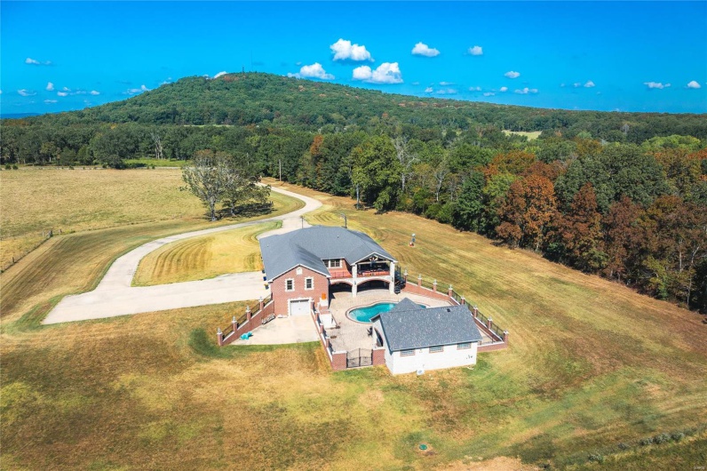 510 Canterberry Road, Farmington, Missouri 63640, 4 Bedrooms Bedrooms, 21 Rooms Rooms,3 BathroomsBathrooms,Farm,For Sale,Canterberry,MAR24057268