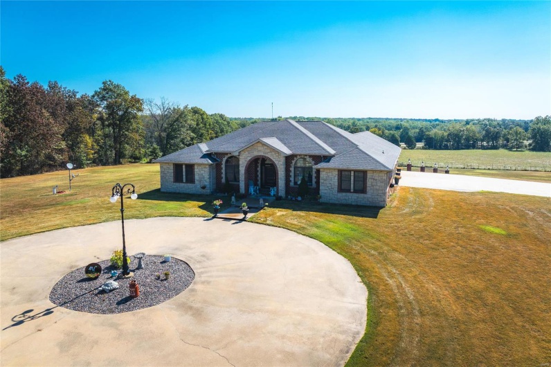 510 Canterberry Road, Farmington, Missouri 63640, 4 Bedrooms Bedrooms, 21 Rooms Rooms,3 BathroomsBathrooms,Farm,For Sale,Canterberry,MAR24057268