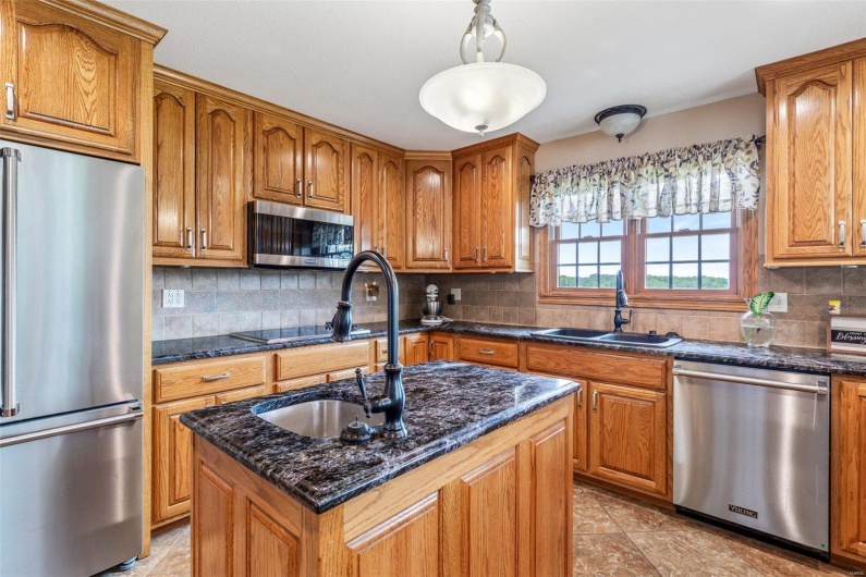 510 Canterberry Road, Farmington, Missouri 63640, 4 Bedrooms Bedrooms, 21 Rooms Rooms,3 BathroomsBathrooms,Farm,For Sale,Canterberry,MAR24057268