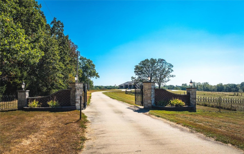 510 Canterberry Road, Farmington, Missouri 63640, 4 Bedrooms Bedrooms, 21 Rooms Rooms,3 BathroomsBathrooms,Farm,For Sale,Canterberry,MAR24057268